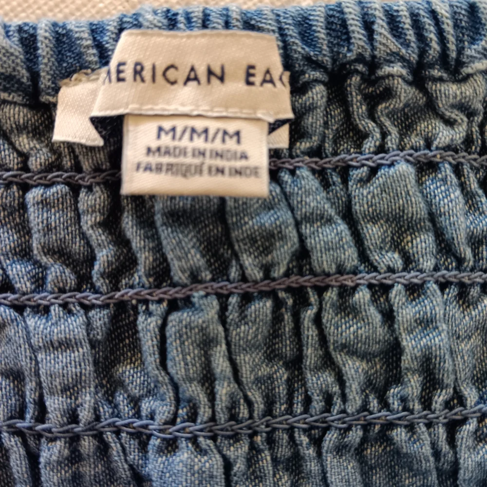 American Eagle Outfitters Cropped Smocked Blue Sleeveless Top, Size Medium - Picture 4 of 4